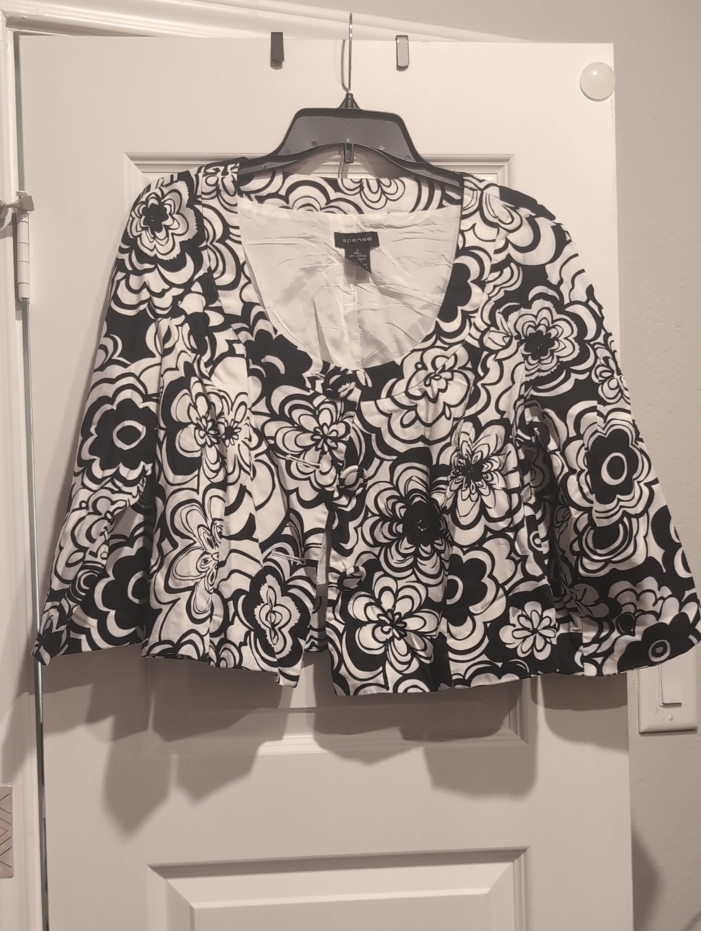 Spense Woman's Black and White Floral Cropped Blazer Size L